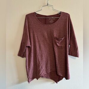 Women’s Quarter Length Sleeve Top